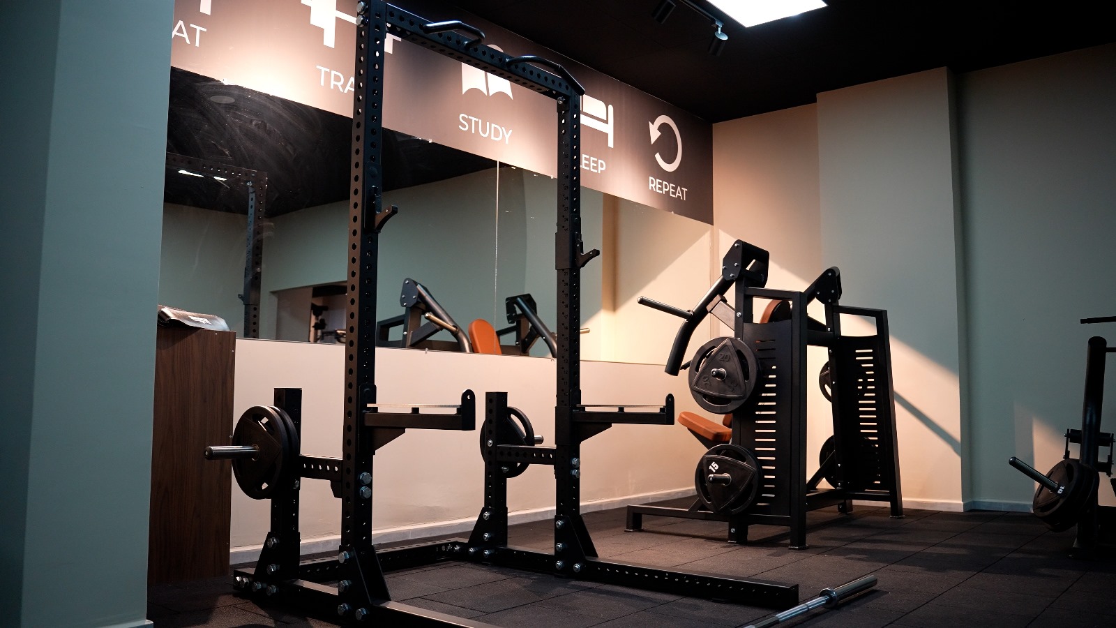 DUST GYM